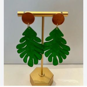NEW Tropical Green Palm Earrings with Goldtone circle post